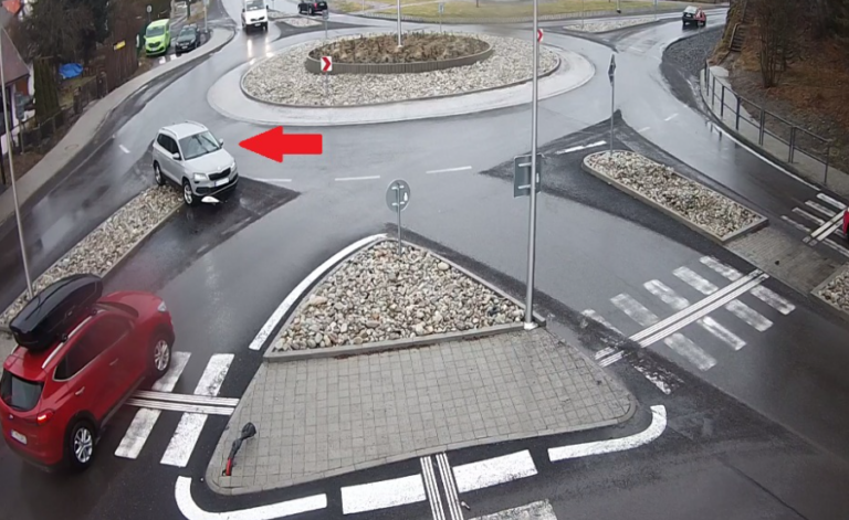 Vodič zrámoval značku a z miesta ušiel. FOTO: polícia