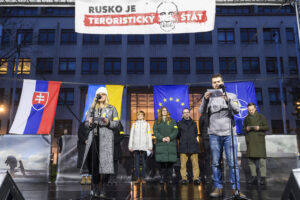 Na proteste proti kolaborácii s Ruskom vystúpili aj opoziční poslanci. KDH sa nezúčastnilo