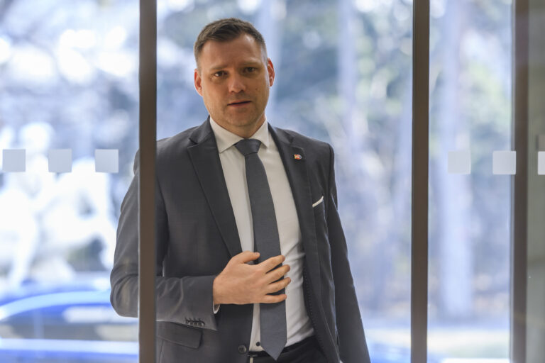 Taraba a Pellegrini riešili energiu, AI aj vodnú elektráreň Málinec