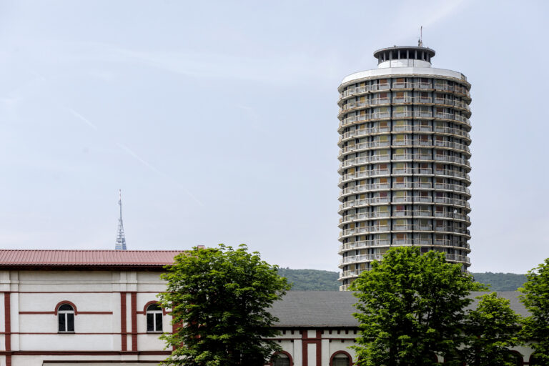 PS upozorňuje na vysoké ceny okien a dverí v Kukurici