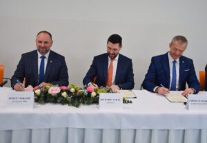 Video: Nový vietor do slovenského poľnohospodárstva. Agrorezort predstavil unikátny projekt