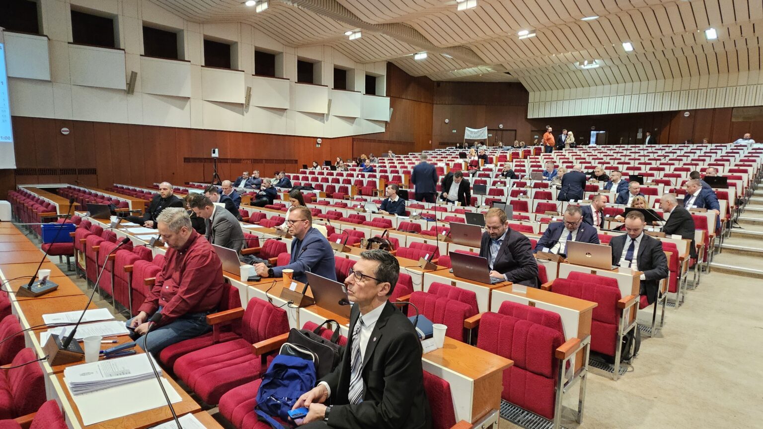 Primátor chcel zasadnutie mestského zastupiteľstva prerušiť, napokon pokračuje do 22.00 hod. Foto: Boris Macko
