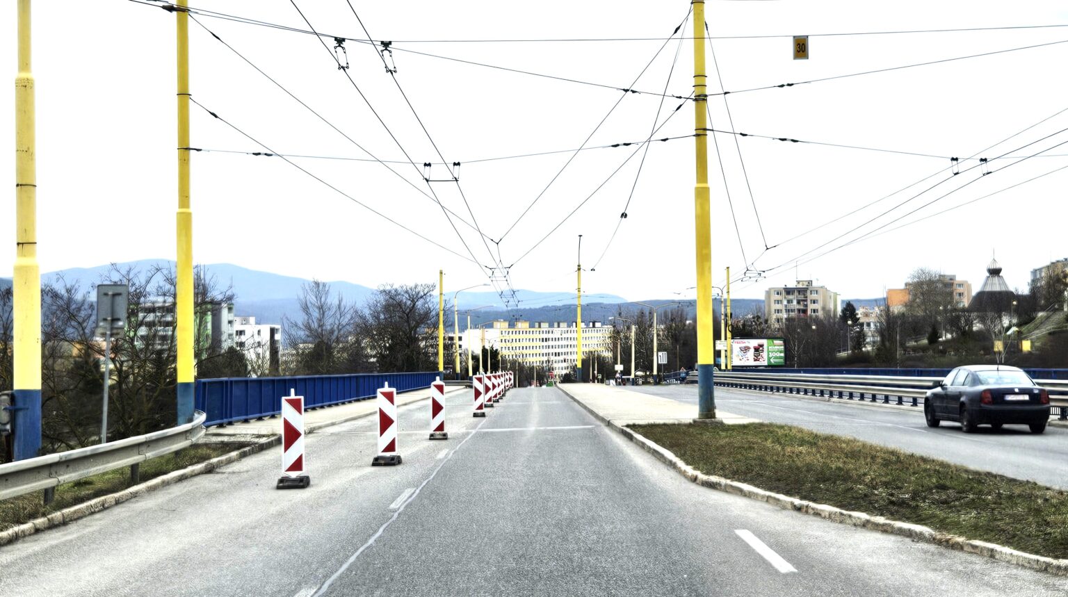Ďalšie práce na moste závisia od „papierovačiek“. Foto: Boris Macko