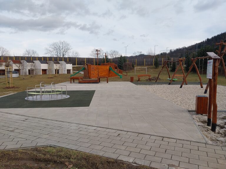 Unikátne ihrisko s drevenou loďou pribudlo v meste Bytča. FOTO: Mesto Bytča