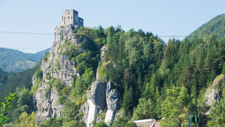 Hrad Strečno otvoril svoje brány pre verejnosť. Foto: Kompa Strečno