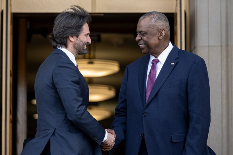 Robert Kaliňák a LIoyd Austin. Foto: Facebook/ US Embassy Slovakia