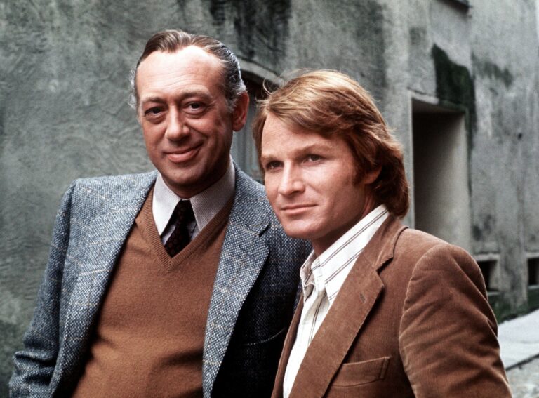 Na archívnej snímke z 31. júla 1973 Horst Tappert (vľavo) ako Stephan Derrick a Fritz Wepper ako Harry Klein počas natáčania epizódy kriminálneho seriálu ZDF  „Derrick". Foto: TASR/DPA