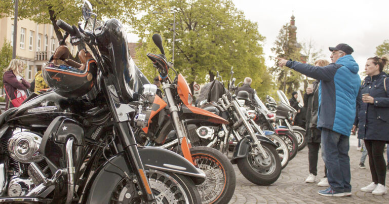 Motorkárska sezóna na hornej Nitre je otvorená. Foto: Mesto Handlová