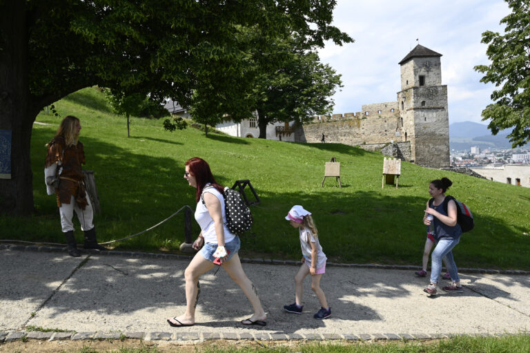 Jediná vstupenka z Trenčianskeho hradu vám otvorí dvere do ďalších múzeí. Foto: Radovan Stoklasa/TASR
