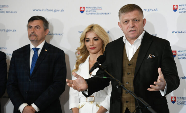 Lukáš Machala, Martina Šimkovičová a Robert Fico. Foto: Pavel Neubauer/TASR