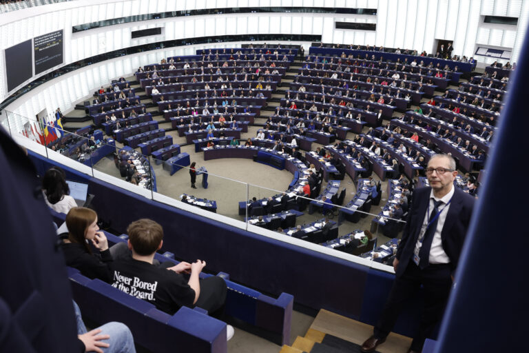 Europarlament podporil krok k zmrazeniu eurofondov Slovensku