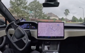 Dlhé čakanie na robotický taxík. Tesla ho sľubuje predstaviť v auguste