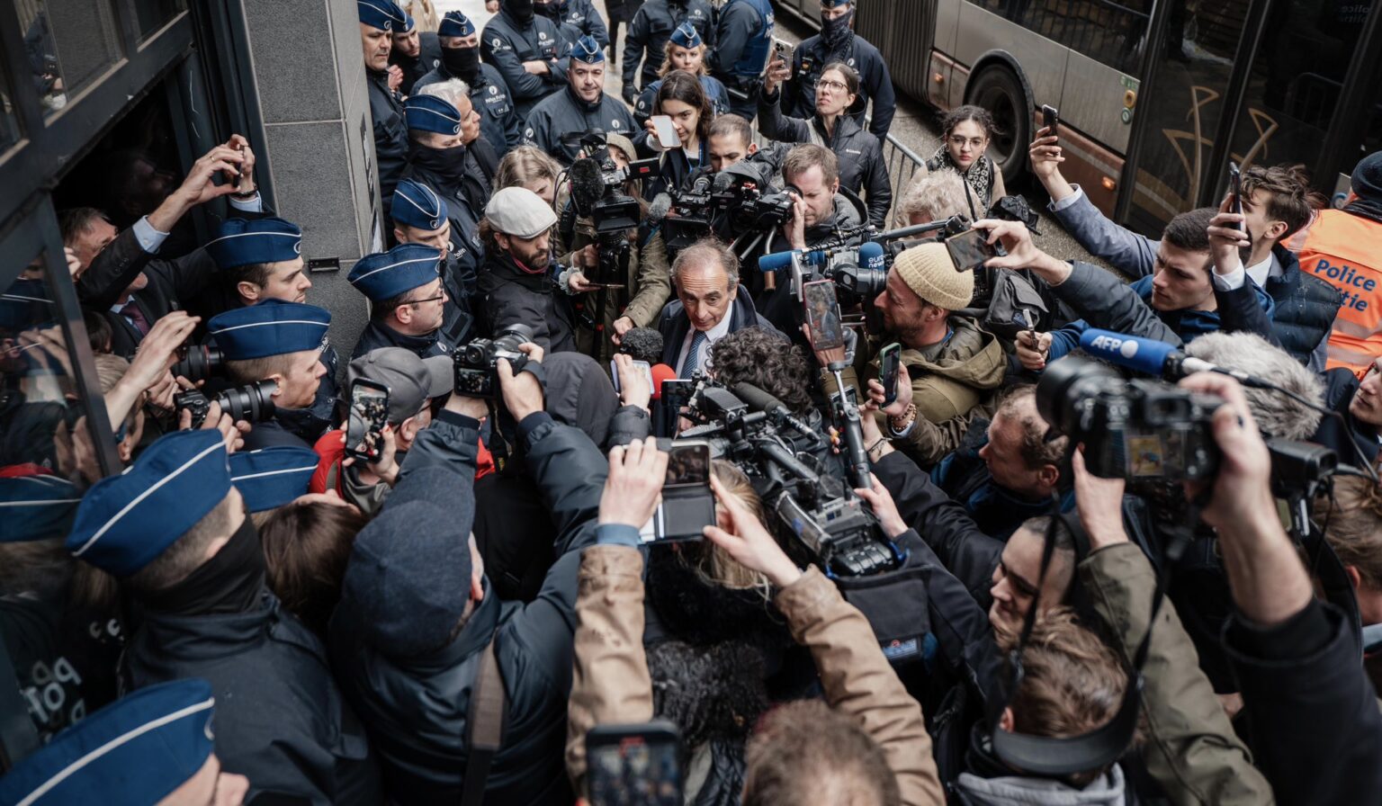 Polícia odmieta vpustiť Érica Zemmoura na NatCon. Foto: X/Eric Zemmour