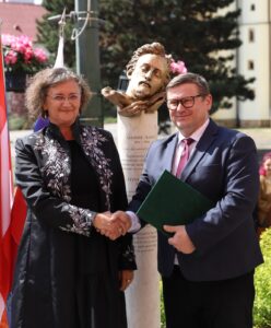 Umenie nepozná hranice. V Prešove slávnostne odhalili bustu Sándora Petőfiho