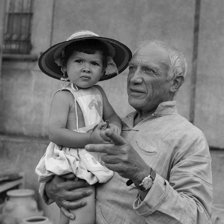 Picasso vo svojom keramickom ateliéri vo Vallauris, s dcérou Palomou, Foto: E. Quinn