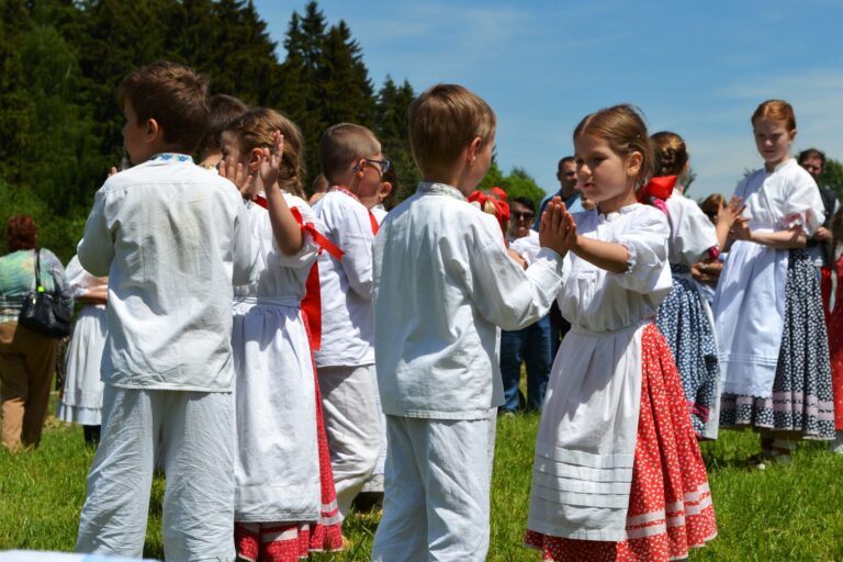 Deti budú tancovať a spievať v ľudových krojoch. Foto: Facebook - Múzeum slovenskej dediny