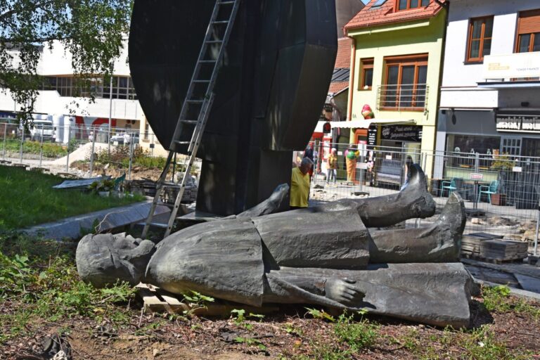 Mesto sťahuje pamätník národných hrdinov. Foto: Mesto Trenčín