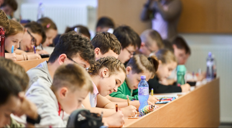 Paralelne s testovaním sa konal aj odborný seminár Rozumieme nadaným. Foto: FB Základné školy v Prešove