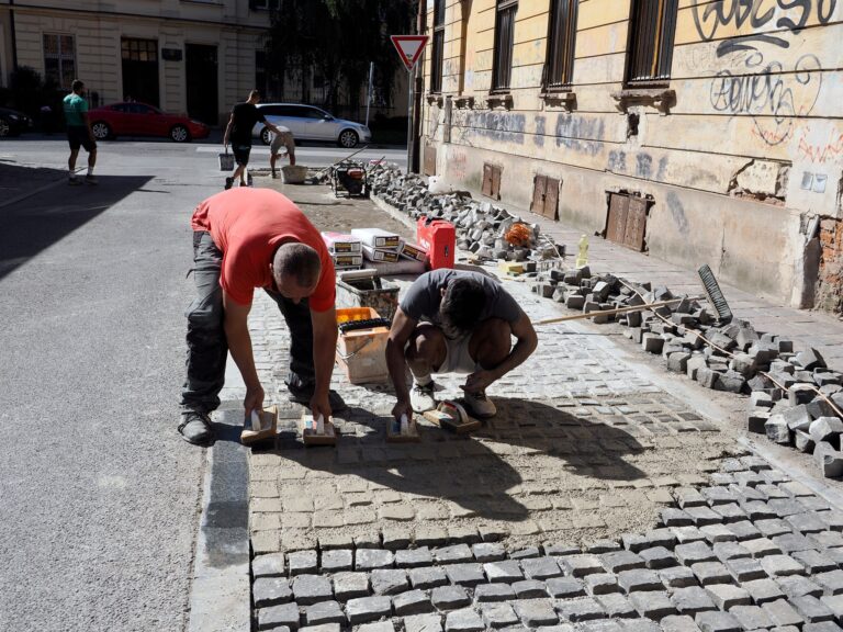 Na tohtoročnú opravu dlažby v centre je vyčlenených 400-tisíc eur. Foto: kosice.sk