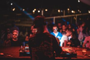 Veriaci verzus techno: prípad zrušeného podujatia na Orave rozbúril vášne
