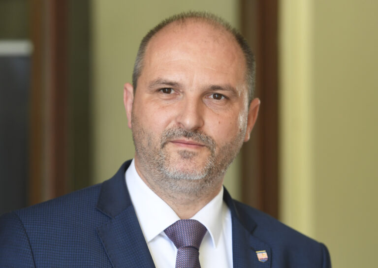 Košice dajú väčšine zamestnancov 8. mája voľno