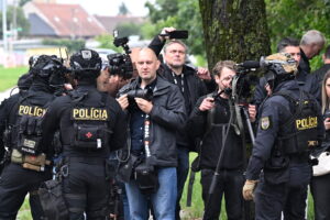 Streľba na premiéra musí mať kvalitnú legislatívnu reakciu. Lex atentát ňou nie je