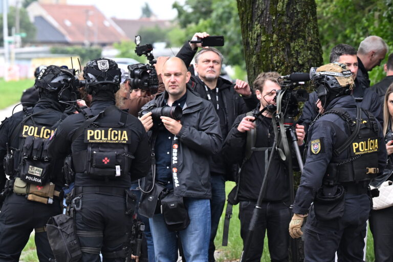 Na snímke príslušníci Pohotovostného policajného útvaru zaisťujú okolie pred Špecializovaným trestným súdom (ŠTS) v Pezinku v sobotu 18. mája 2024 počas procesu s Jurajom C. Foto: Martin Baumann/TASR
