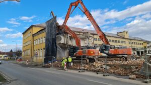 Starú fabriku nahradí obchodné centrum. Niektorým ľuďom sa to nepáči
