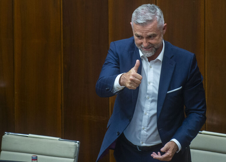 PS zbiera podpisy pod odvolanie Gašpara z parlamentu