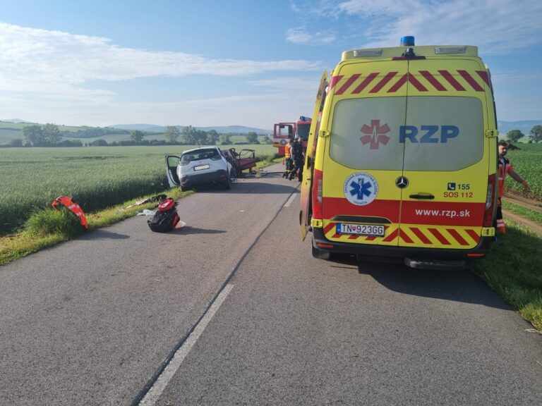 Nehoda medzi obcou Ostratice a Žabokreky nad Nitrou. Zdroj: Polícia SR - Trenčiansky kraj/Facebook