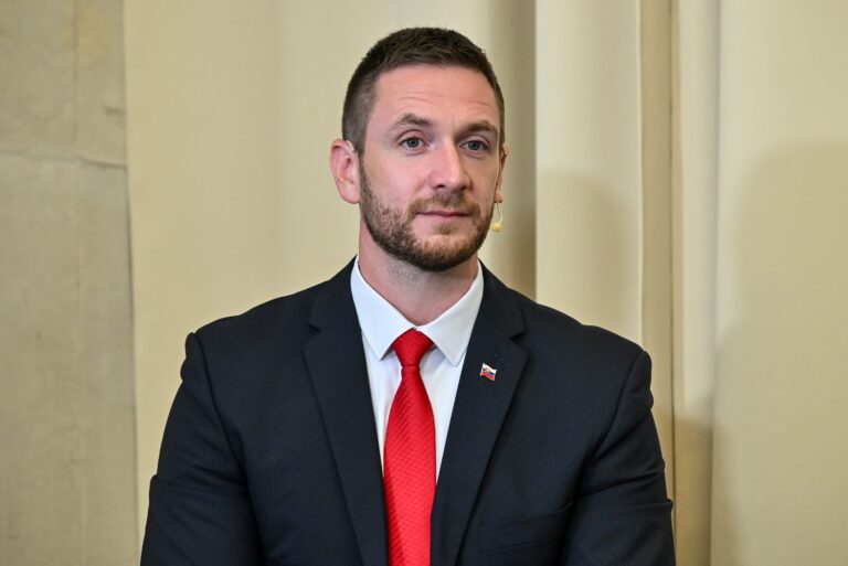 Ak Republika uspeje vo voľbách, Uhríka v Bruseli nahradí Belousovová