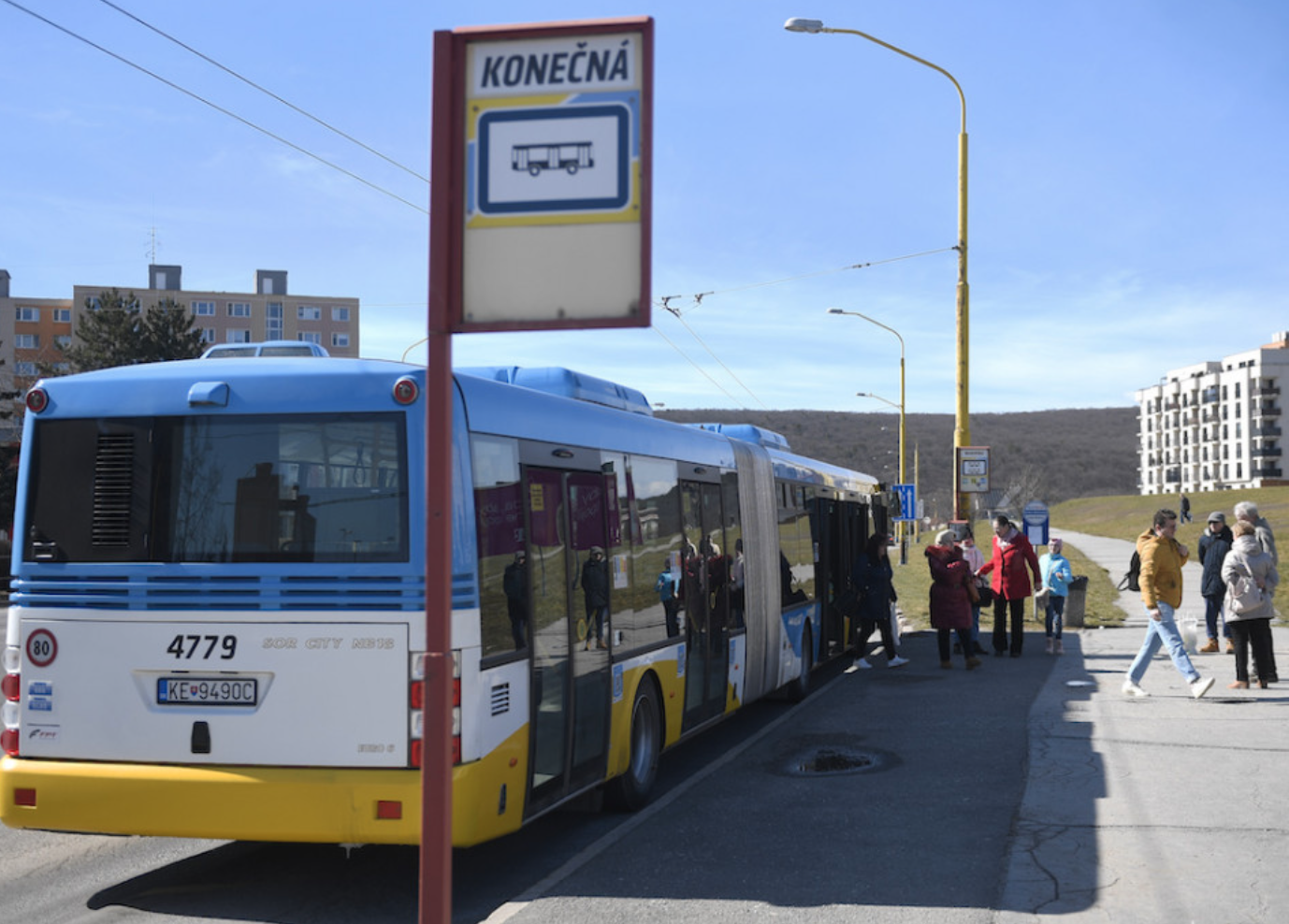 Aký názor na cestovanie v letných horúčavách našou mestskou hromadnou dopravou máte vy? Foto: tasr