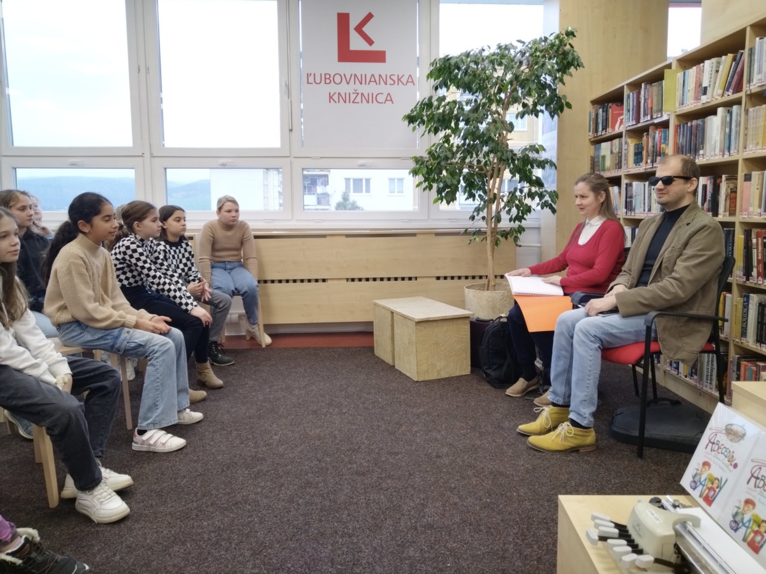 Ilustračná foto z besedy Slovenskej knižnice pre nevidiacich Mateja Hrebendu v Levoči. Foto: FB knižnice
