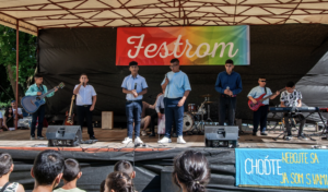 A čo ženie vás? Lebo nás ženie láska