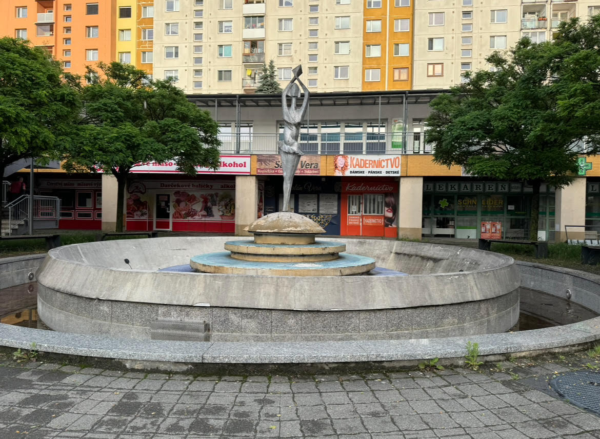 Fontána sa nachádza na Švábskej ulici v Prešove.