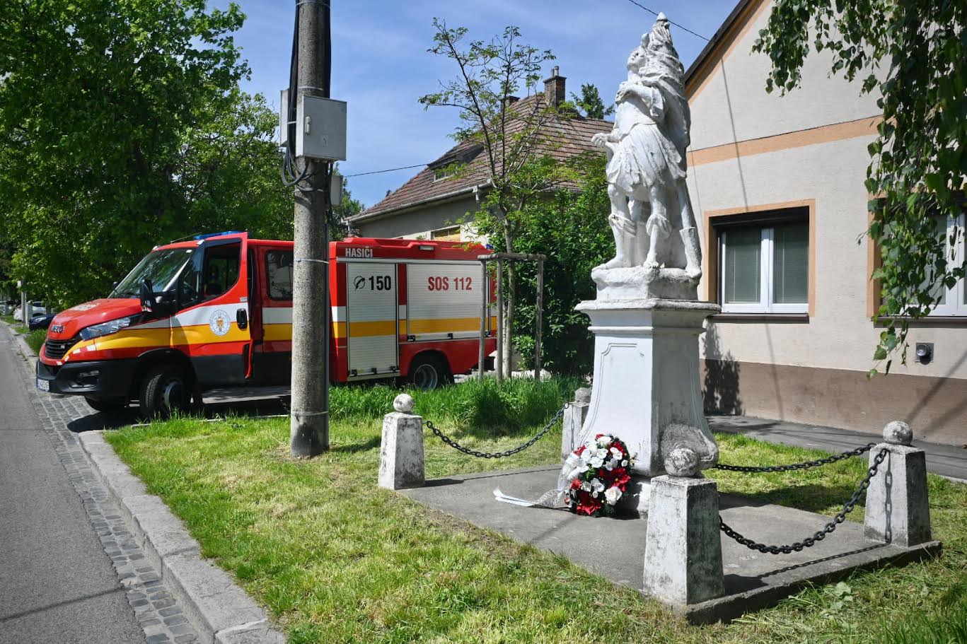 Socha v pôvodnom stave na zábere z mája 2024. Foto: DHZO Bratislava-Rača 