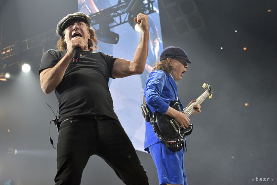 Legendárna skupina AC/DC odohrá v nedeľu svoj koncert na Starom letisku vo Vajnoroch. FOTO: TASR/AP