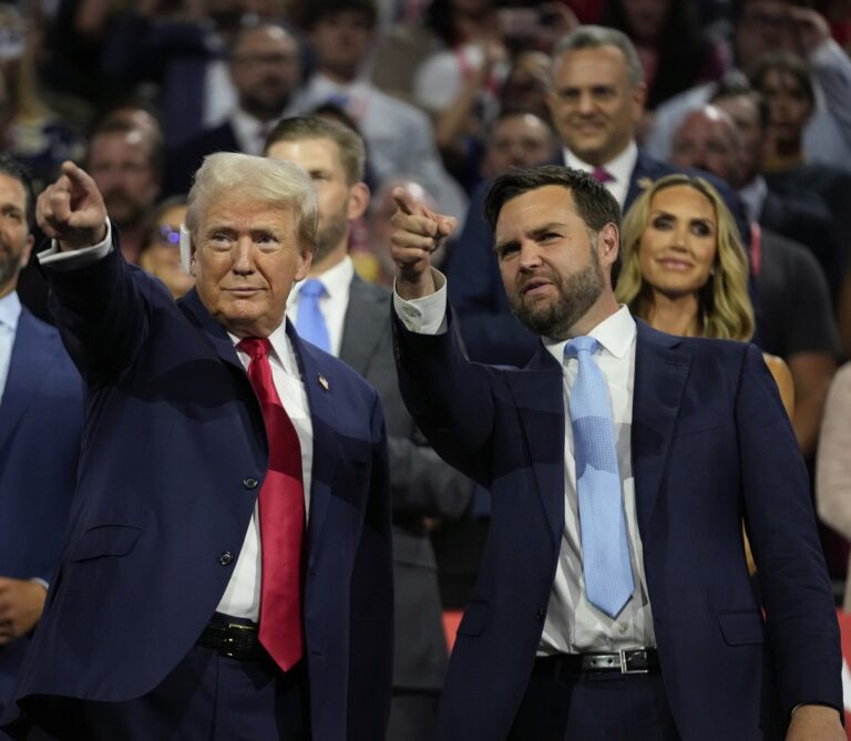 Donald Trump a JD Vance. Foto: TASR/AP