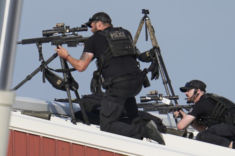 Ostreľovači počas atentátu na exprezidenta Donalda Trumpa. Foto: Profimedia.sk