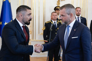 Prezident zasiahne proti šéfovi SIS Gašparovi za dopravnú nehodu. Mohol by ho pokarhať