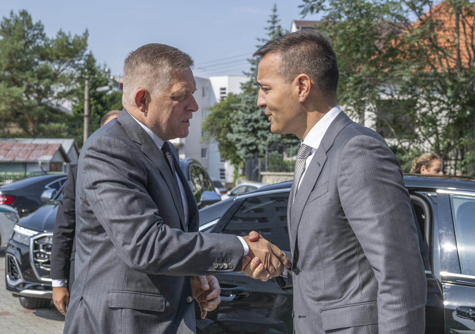 Na snímke vľavo premiér SR Robert Fico (Smer) a vpravo minister školstva, výskumu, vývoja a mládeže SR Tomáš Drucker (Hlas) počas návštevy Ministerstva školstva 20. augusta 2024 v Bratislave. Foto: TASR/Martin Baumann
