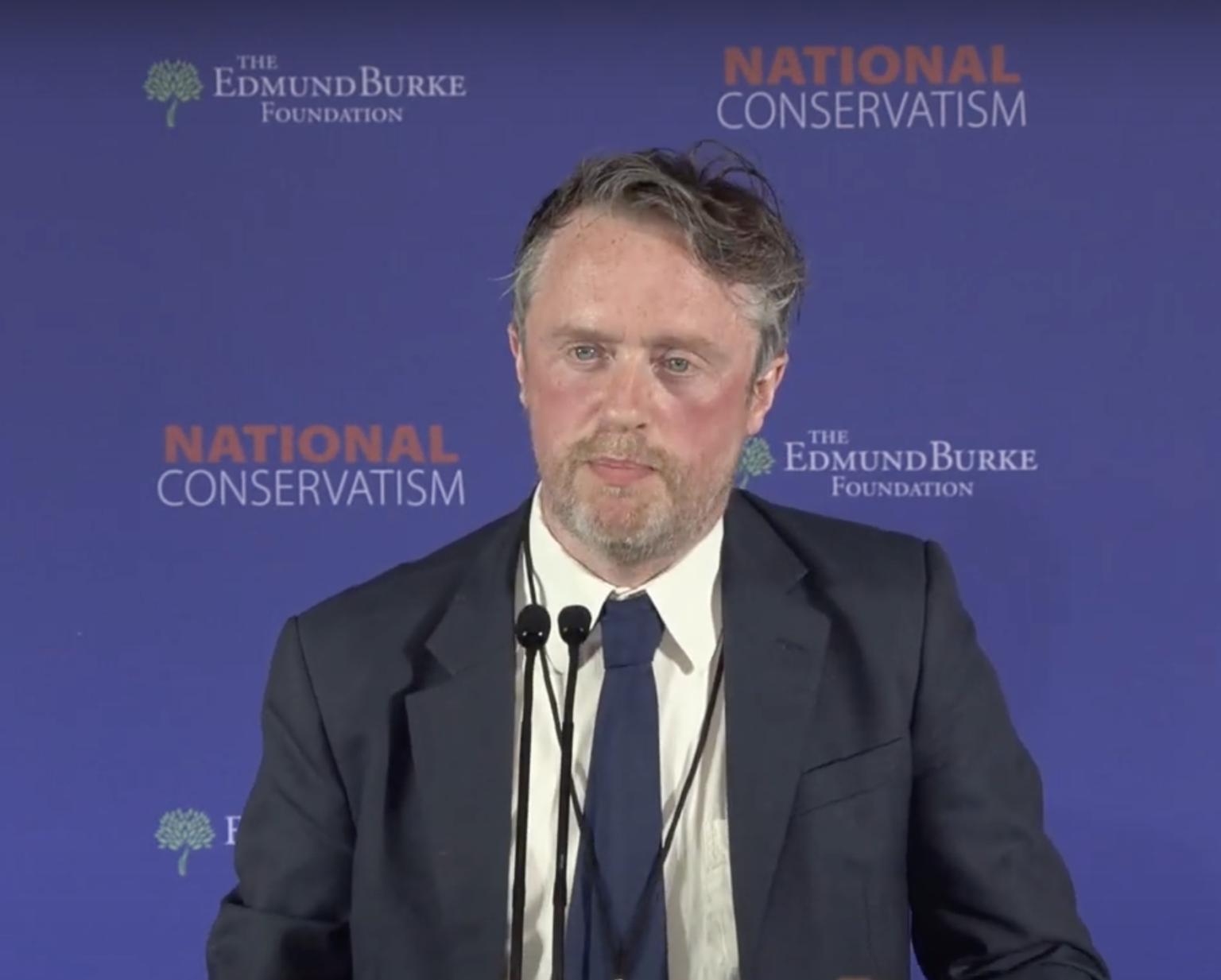 Ed West, britský novinár a spisovateľ na konferencii národných a konzervatívnych síl NatCon. Reprofoto: YouTube