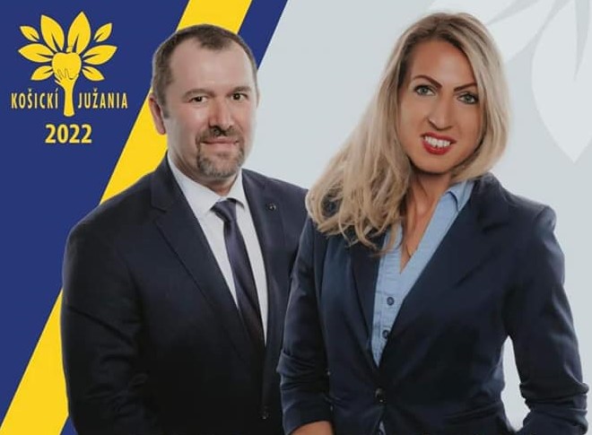 Takto priateľsky, plece pri pleci pózovali Súkeníková a Knap na predvolebnom plagáte. Foto: FB Košickí Južania 2022 