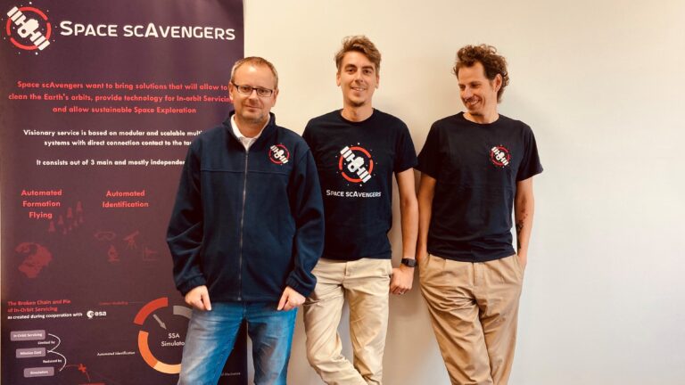 Marek Gebura (vľavo), Tomáš Balog,(v strede) Michal Mlatiček (vpravo). Foto: Space scAvengers