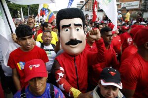 Trumpovo nebezpečné divadlo vo Venezuele