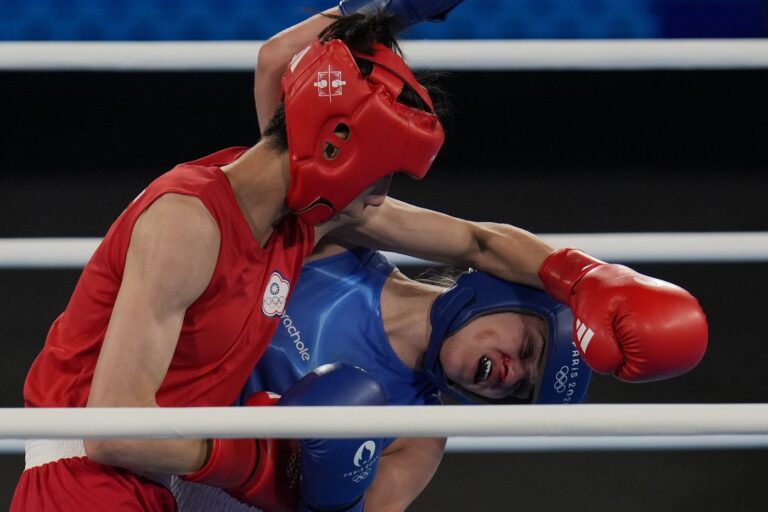 Taiwanský boxer Lin Yu-ting (vľavo), vo finále porazil Juliu Szeremetovú z Poľska. Foto: ČTK / AP / Ariana Cubillos, Profimedia