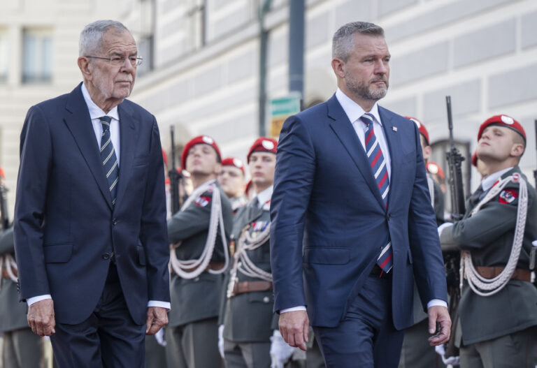 Rakúsky prezident príde na Slovensko, lídri otvoria kľúčové témy