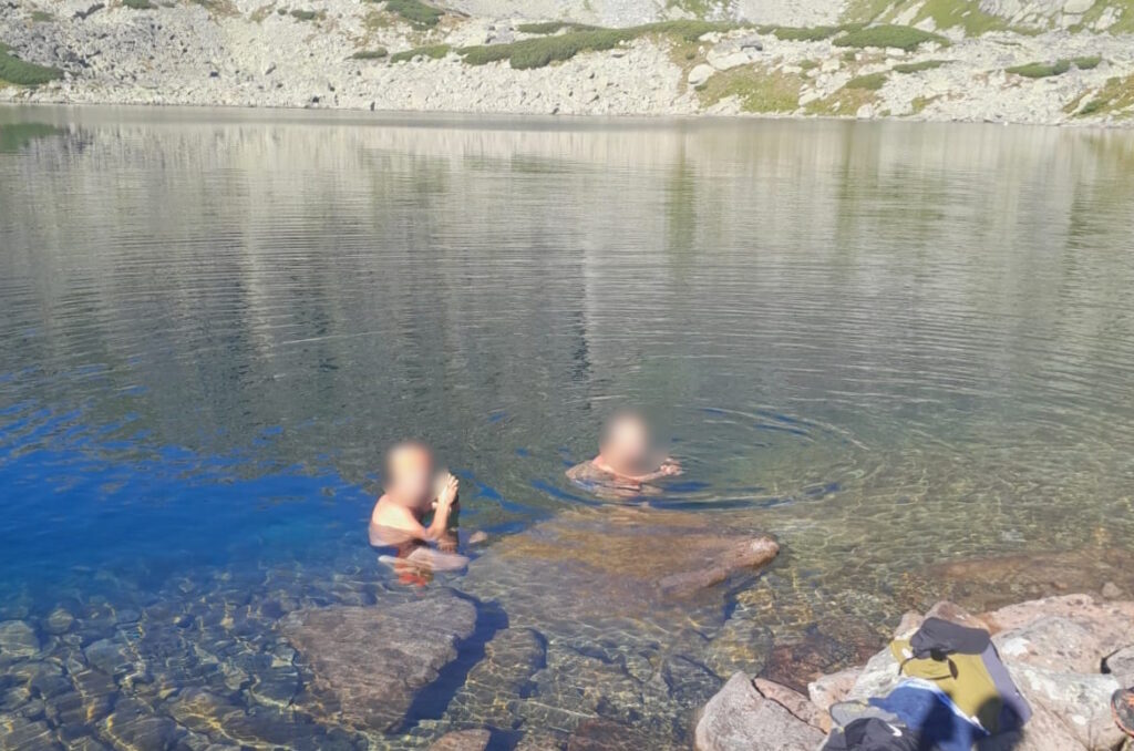Správa TANAP-u každoročne zaznamenáva prípady kúpania sa v tatranských plesách. Foto: tanap.sk