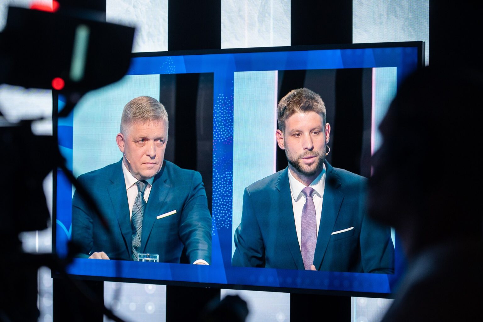 Robert Fico a Michal Šimečka. Foto: JAKUB GAVLAK / EPA / Profimedia 