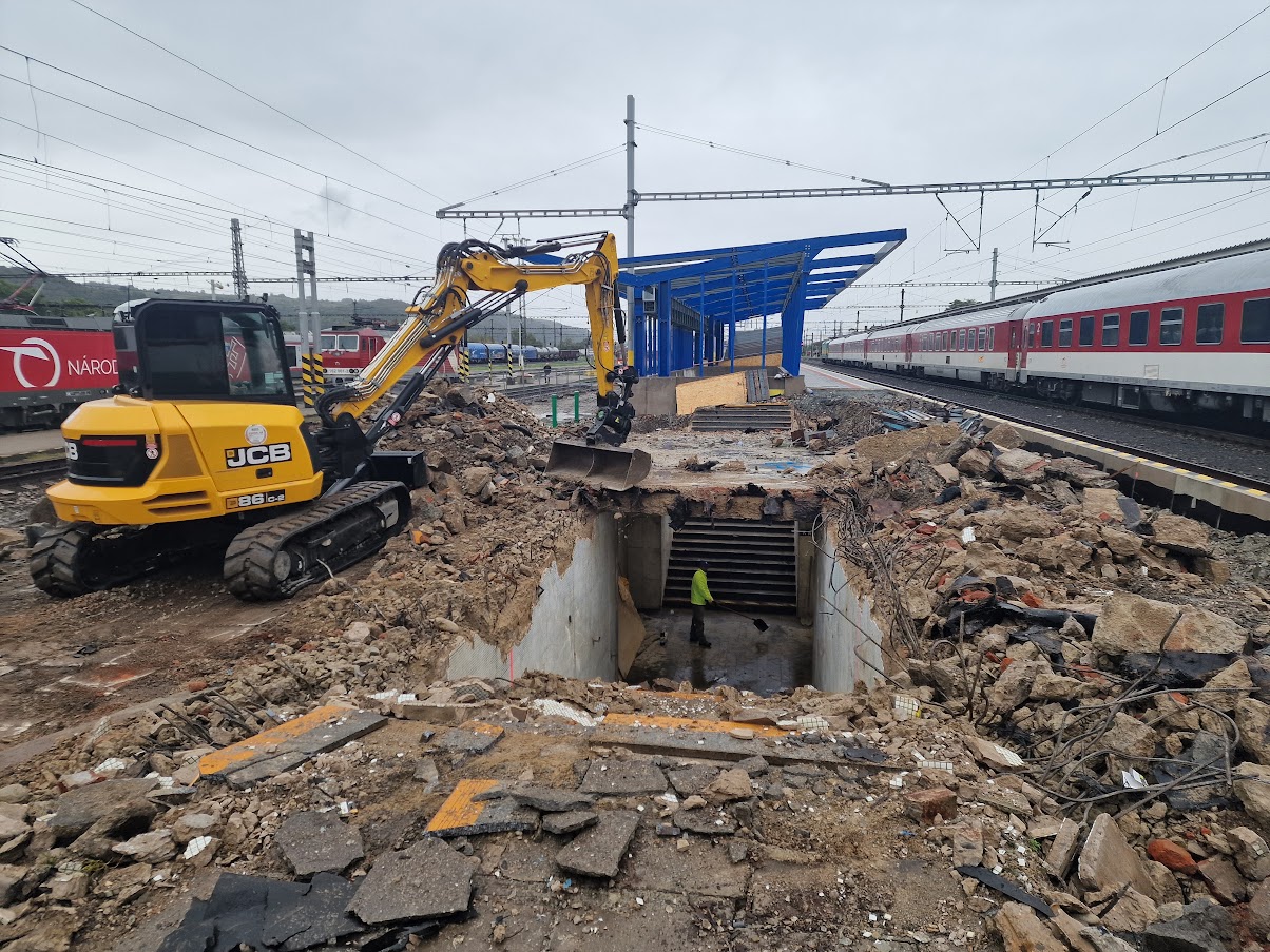 Nový šat dostávajú podchody aj schodiská. Foto: Archív ŽSR